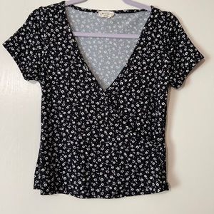 Flower pattern v-neck shirt